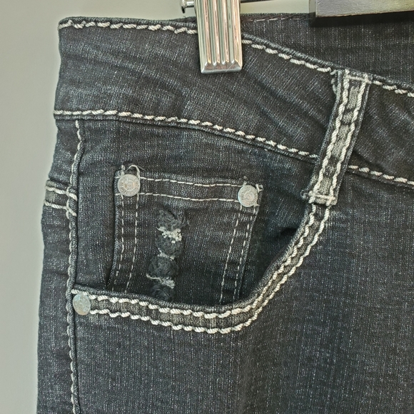 Black distressed Y& F jeans - Picture 6 of 9